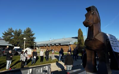 Giant Trojan Horse visits Sioux Lookout Meno Ya Win Health Centre as OCHU-CUPE and the Ontario Health Coalition protest privatization of hospital services